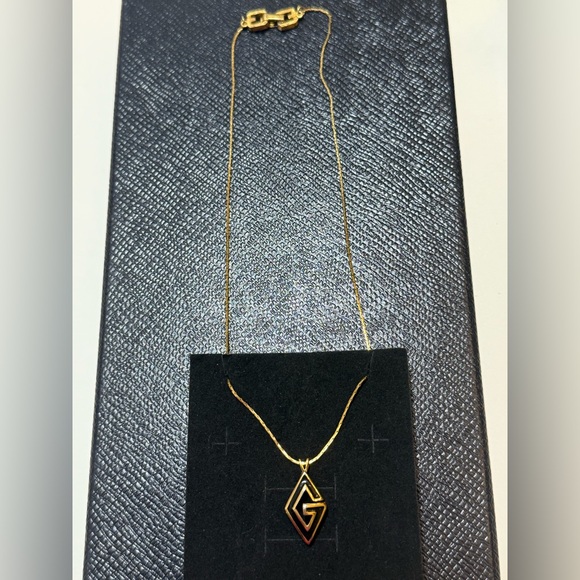Vintage Gucci G Symbol Gold Tone Necklace - Picture 3 of 3